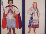 deux photos encadrées représentant des personnes vêtues de costumes traditionnels et tenant une lance