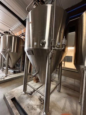 1 cuve à fermentation HEM 2000 L