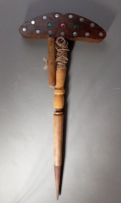 Miroir aux alouettes en bois naturel.