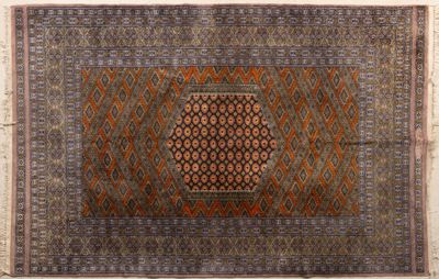 Tapis persan en laine tissé main, signé. - Photo 1