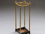 une table d'appoint ancienne en laiton et marbre noir