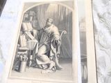 une photo d'une femme assise à un bureau