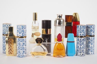 14 flacons de parfum ou étuis à flacons. - Photo 1