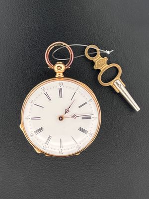 Montre de col en or jaune 750 millièmes, cadran émaillé blan…