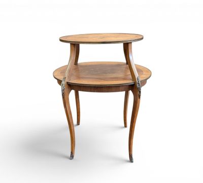 TABLE A THE en bois marqueté à deux plateaux, à décor en mar…