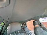 vue d'une voiture depuis l'intérieur du véhicule