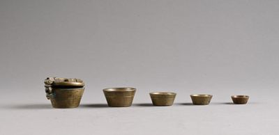 ALLEMAGNE, NUREMBERG. Pile de poids en bronze dite « Pile de…