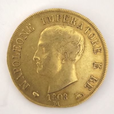 gros plan d'une pièce d'or sur laquelle figure le visage d'un homme