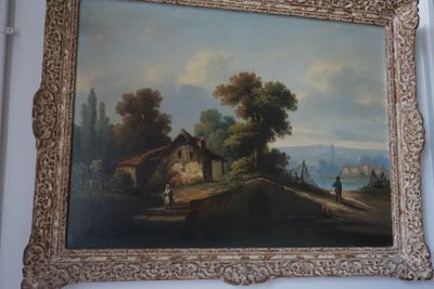 une photo d'un tableau accroché au mur
