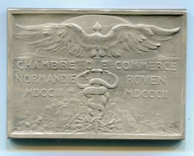 une image représentant une plaque sur laquelle figurent deux serpents