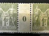 deux vieux timbres-poste sur lesquels figurent un homme et une femme