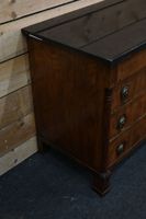 Commode en placage d'acajou à montants antérieurs à demie-co… (photo 6)
