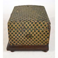 PETIT COFFRE LOUIS XIV en bois couvert de tissu à grosses fl… (photo 5)