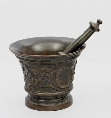 Barock-Mörser Bronze. Sur le support profilé et le fond légè…