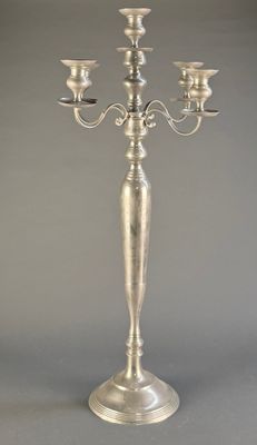 chandelier plaqué argent à trois branches sur pied