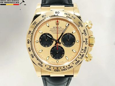Montre Rolex en or jaune avec cadran noir et bracelet en cuir noir