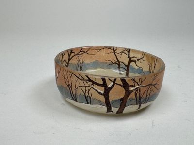un bol avec l'image d'un arbre dessus