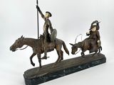 statue représentant un homme à cheval muni d'une lance et un autre homme à cheval avec une vache
