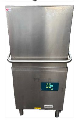 gros plan d'un lave-vaisselle en acier inoxydable sur fond blanc