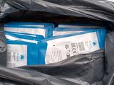 un sac en plastique contenant du courrier