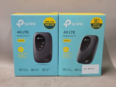 deux boîtes de routeurs TP-Link 4G LTE