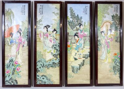 quatre tableaux asiatiques encadrés représentant des femmes et des fleurs dans un jardin