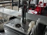 a machine that is sitting on a counter in a restaurant