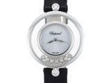 une image montrant un gros plan d'une montre-bracelet au cadran blanc