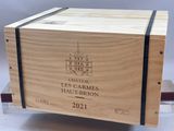 la caisse en bois est vide et prête à être remplie de vin