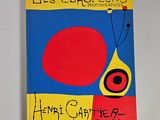 un livre sur lequel figure l'image d'une balle rouge