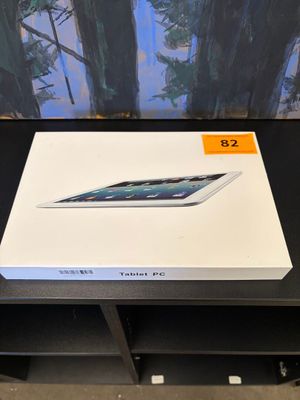 Un iPad d'Apple est posé sur une table devant un tableau