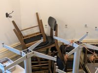 14 chaise en skaï noir et bois verni (photo 2)