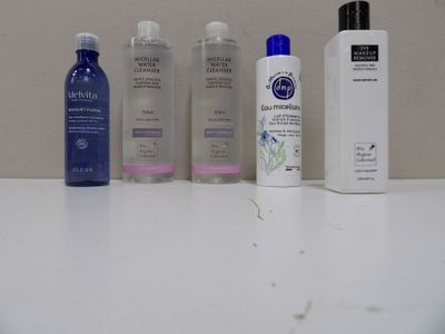de nombreux types de produits de soins de la peau sur le comptoir