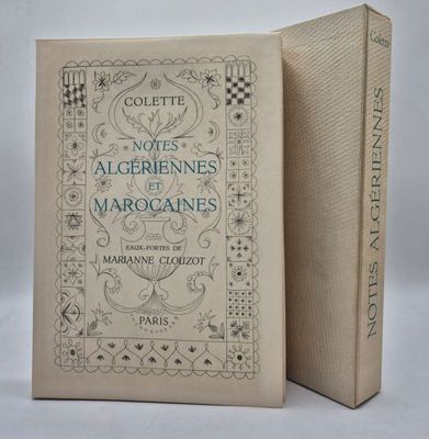 un livre ouvert dont la couverture représente un oiseau