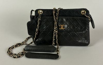 chanel black quilted leather shoulder bag with chain strap