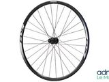 un gros plan d'une roue de vélo sur fond blanc