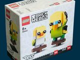 une boîte contenant une figurine Lego