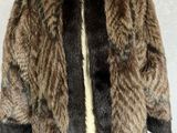 une photo d'un manteau de fourrure sur un mannequin, un mannequin, un mannequin, un mannequin, un mannequin, un mannequin, un mannequin, un mannequin