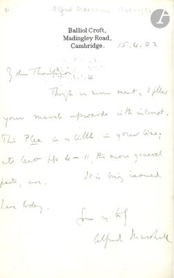 une vieille lettre manuscrite écrite par un homme tenant une raquette de tennis