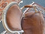 a chair that is sitting on a rug on the floor