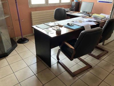 Bureau de direction avec retour, deux fauteuils visiteur, ca… - Photo 1