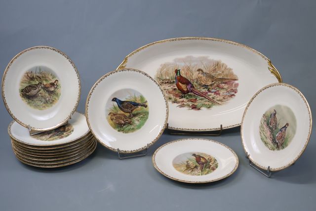 Porcelaine du Berry « l’hirondelle » : service à gibier en porcel...
