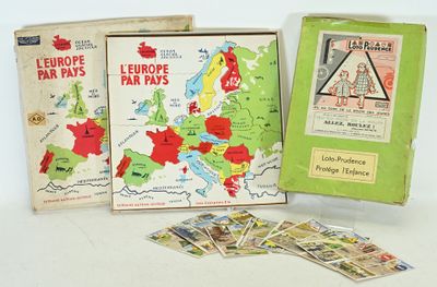 Deux jeux de société, en l'état ;