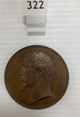 gros plan d'une pièce de monnaie sur laquelle figure un visage de femme