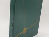 un livre vert avec une bordure dorée sur la couverture