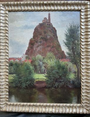 une peinture à l'huile représentant un château au sommet d'une montagne, près d'une rivière