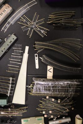 many different types of train tracks on the table