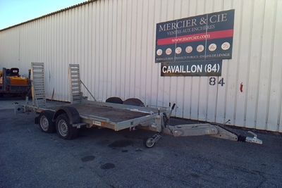 an image of a trailer parked in front of a building