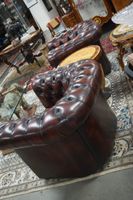 Joli ensemble de salon Chesterfield en cuir composé de trois… (photo 4)