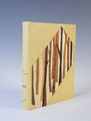 une image représentant un livre sur lequel figure une illustration de forêt